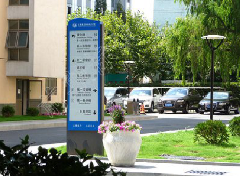  平利哪些因素影响宣传栏的制作？